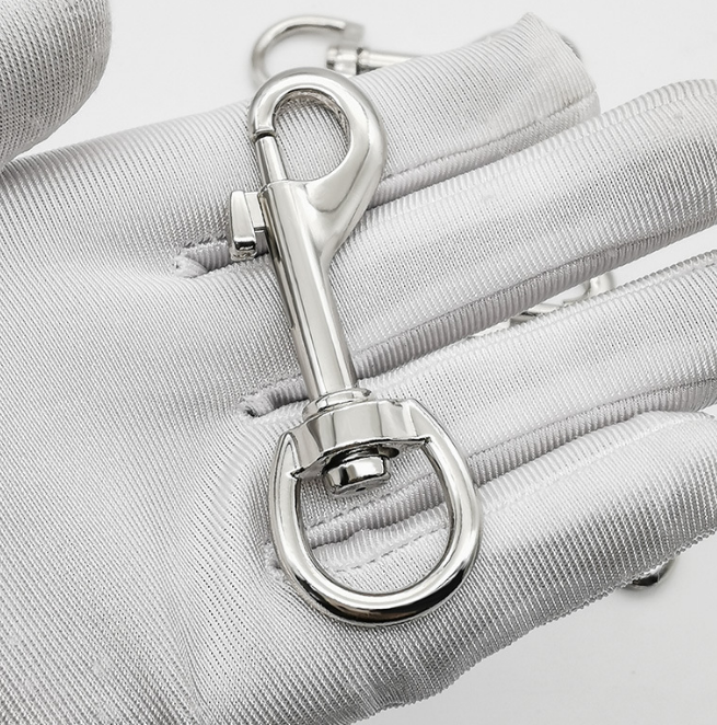 Heavy duty screw gate locking carabiner